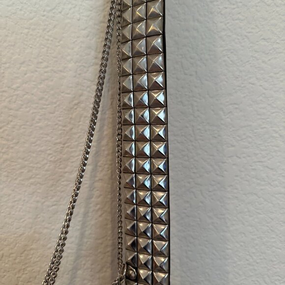 Silver and Black Belt - Picture 4 of 5